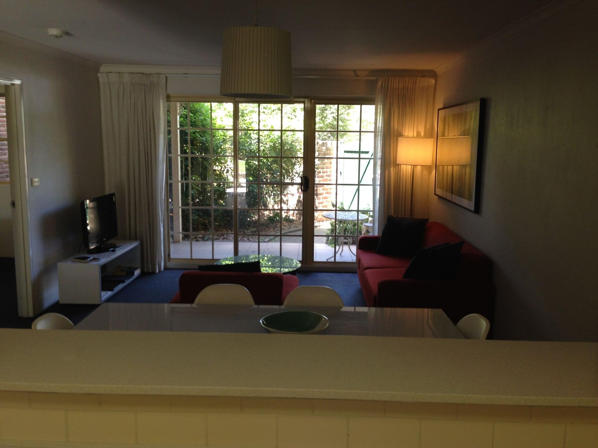 Adina Serviced Apartments Canberra Kingston Экстерьер фото