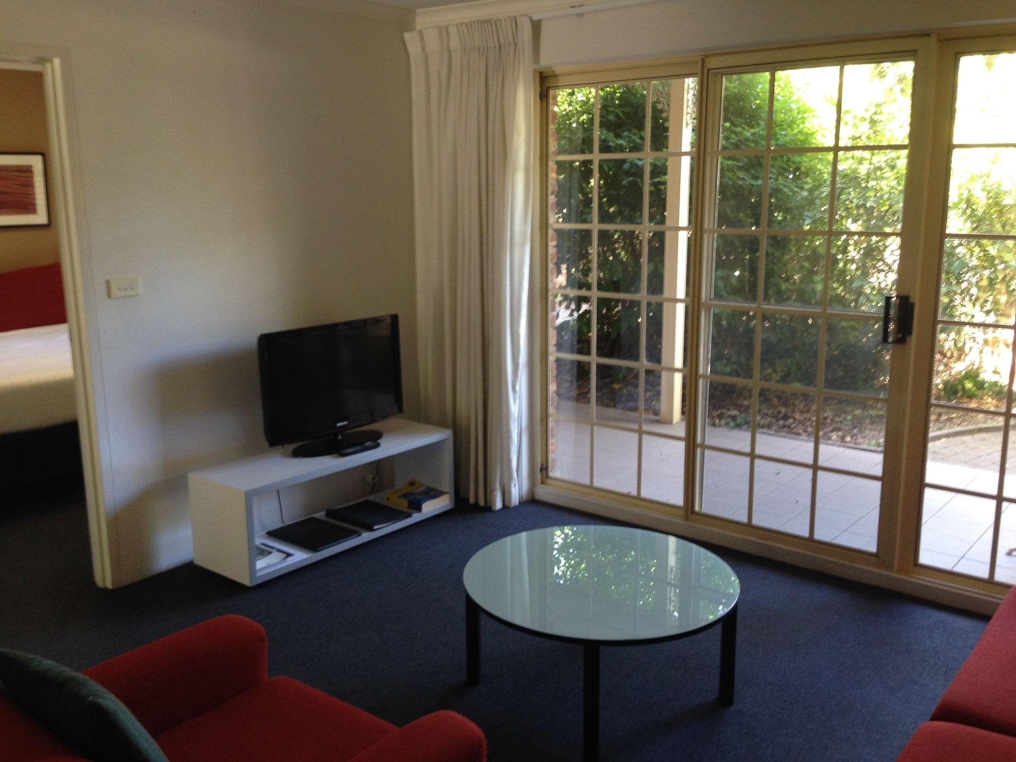 Adina Serviced Apartments Canberra Kingston Экстерьер фото