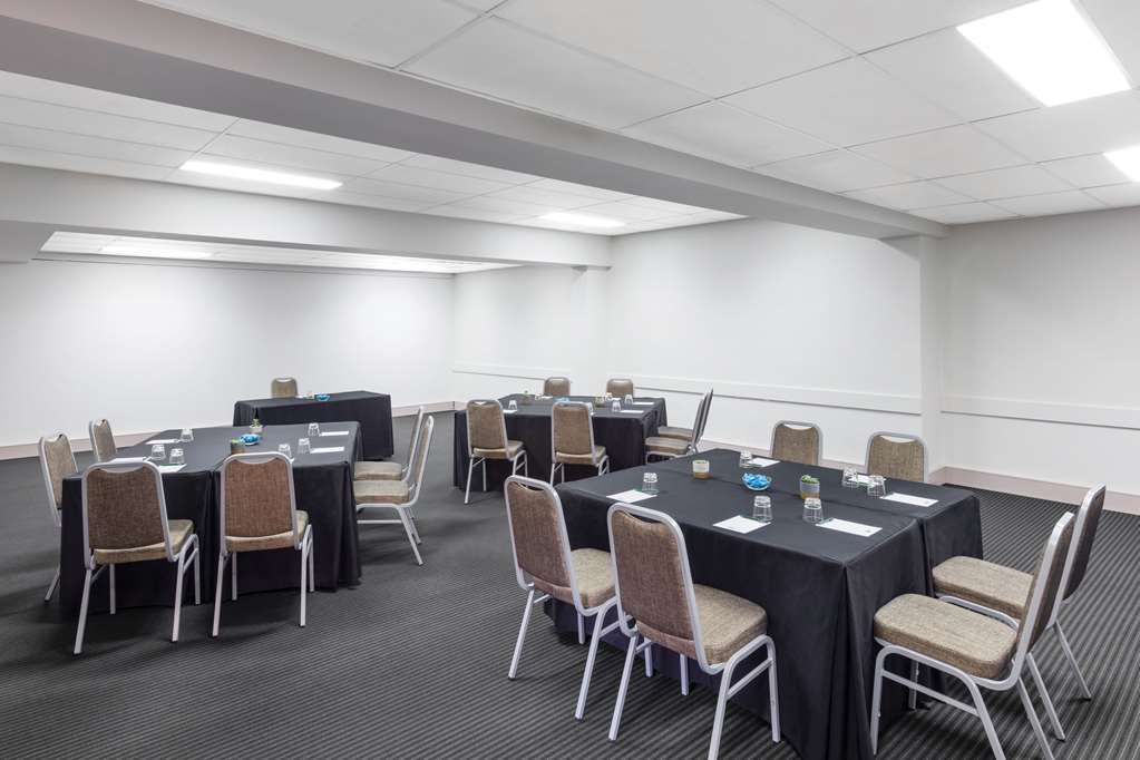 Adina Serviced Apartments Canberra Kingston Удобства фото